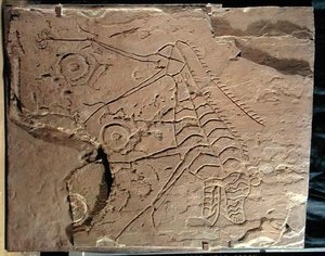 Lastra decorata con una bestia favolosa, dalla Siberia meridionale, 2° millennio a.C. da Okuniev Okuniev
